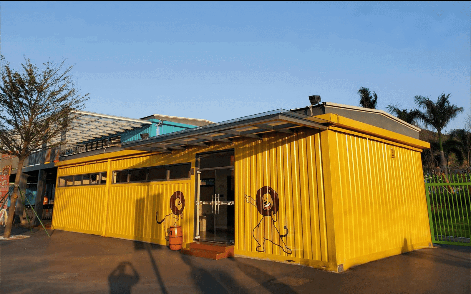 Folding container house for emergency and remote accommodation projects